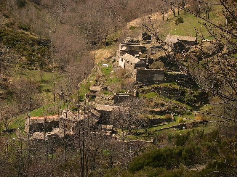 DSCN2872.JPG - Village de Rabiès en cours de restauration (privé)