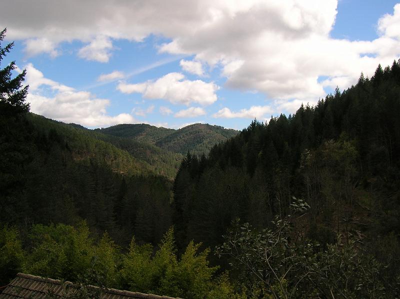DSCN2923.JPG - Vue sur la vallée du Dourdon vers Le Collet-de-Dèze